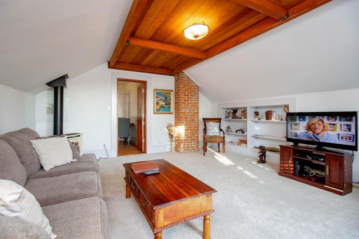 Alameda 3Br Unique Victorian Penthouse With Deck And Outdoor Furniture, Ac, 3 Blocks To Beach & Shopping Center & 2 Free Parking Spaces Esterno foto
