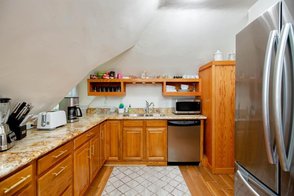 Alameda 3Br Unique Victorian Penthouse With Deck And Outdoor Furniture, Ac, 3 Blocks To Beach & Shopping Center & 2 Free Parking Spaces Esterno foto