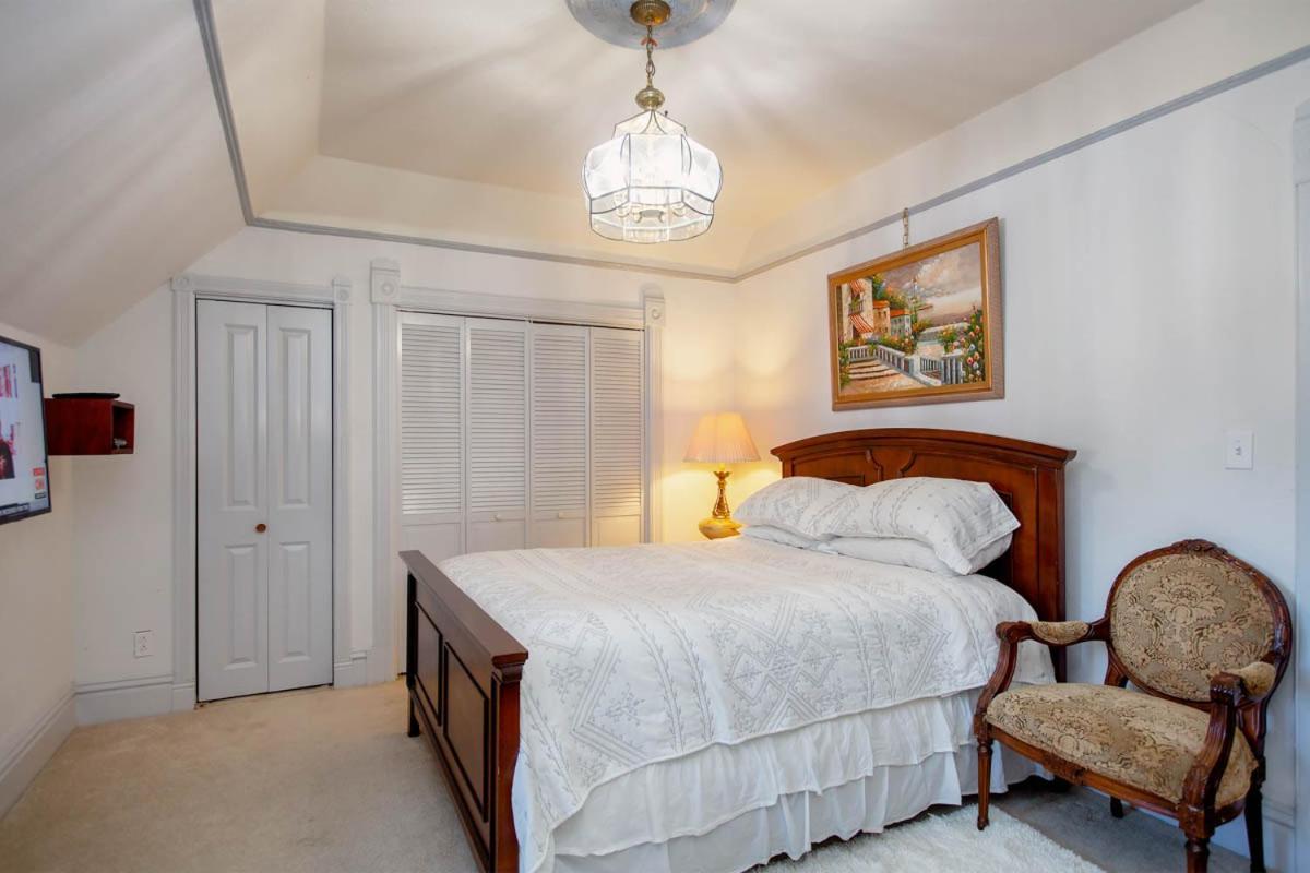 Alameda 3Br Unique Victorian Penthouse With Deck And Outdoor Furniture, Ac, 3 Blocks To Beach & Shopping Center & 2 Free Parking Spaces Esterno foto