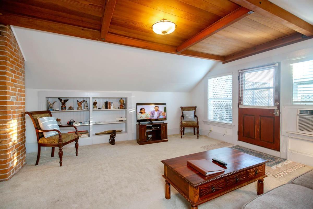 Alameda 3Br Unique Victorian Penthouse With Deck And Outdoor Furniture, Ac, 3 Blocks To Beach & Shopping Center & 2 Free Parking Spaces Esterno foto
